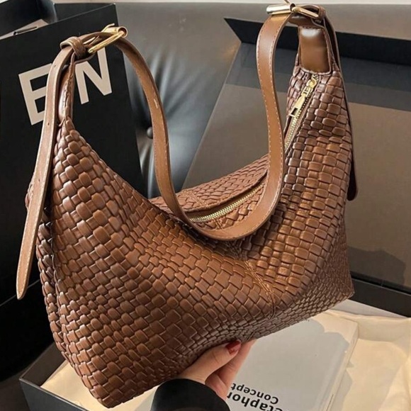 Black or Brown Soft Weave Large Shoulder Bag with Adjustable Shoulder Strap - Picture 9 of 10